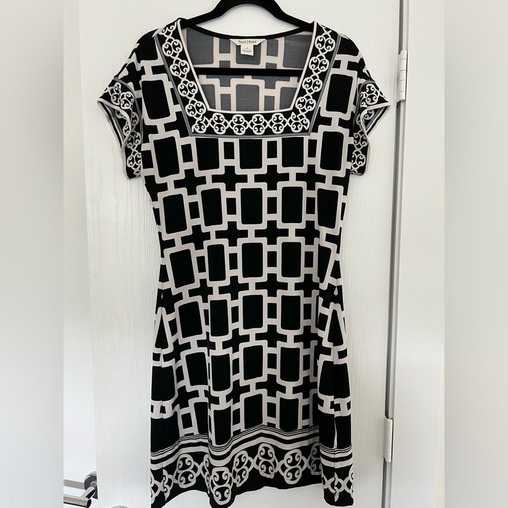 White House Black Market Black and White Geometric Short Sleeve Dress